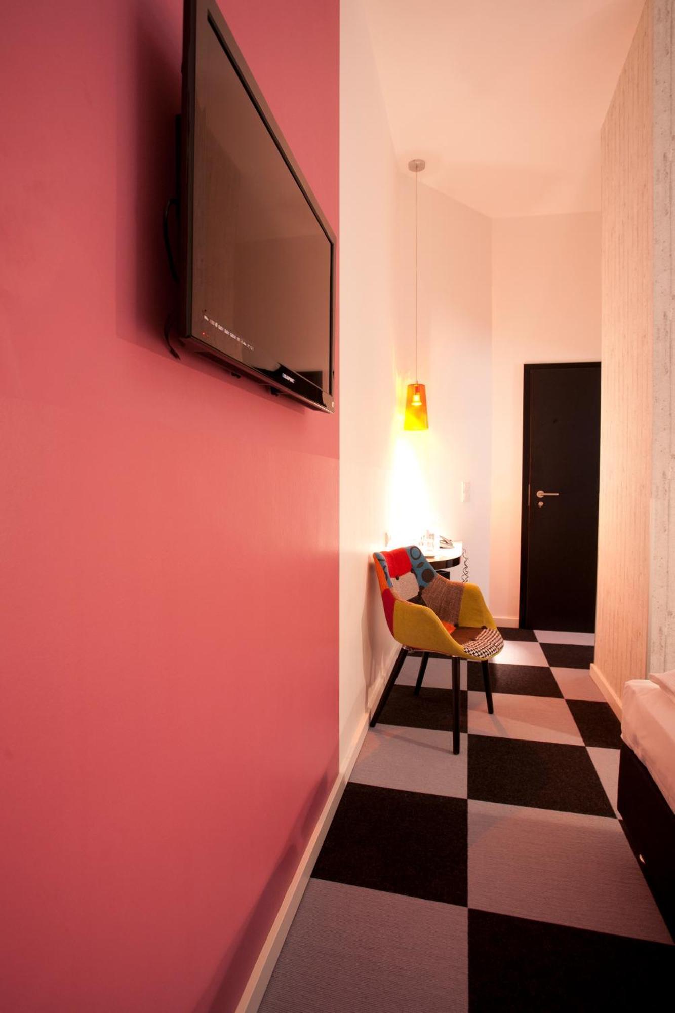 Hotel Cristall - Frankfurt City Frankfurt am Main Exterior photo